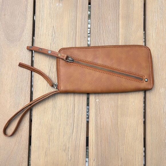 Free People Free Vegan Faux Leather Zip Around Wristlet Wallet Brown Studded EUC - Picture 1 of 13